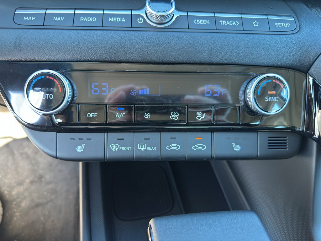 New 2025 Hyundai Elantra Limited image 22