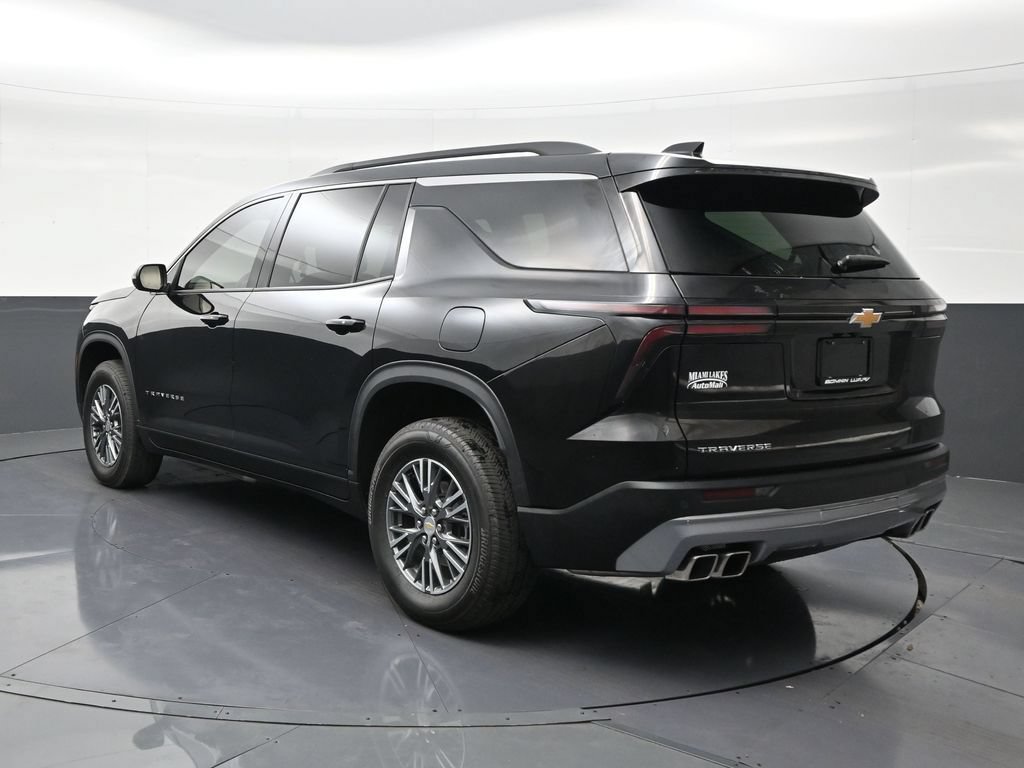 Used 2025 Chevrolet Traverse LT FWD image 3