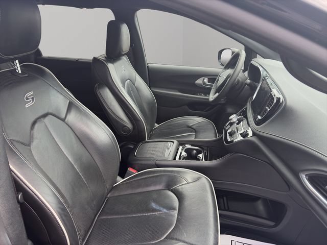 Used 2025 Chrysler Pacifica Limited FWD image 19