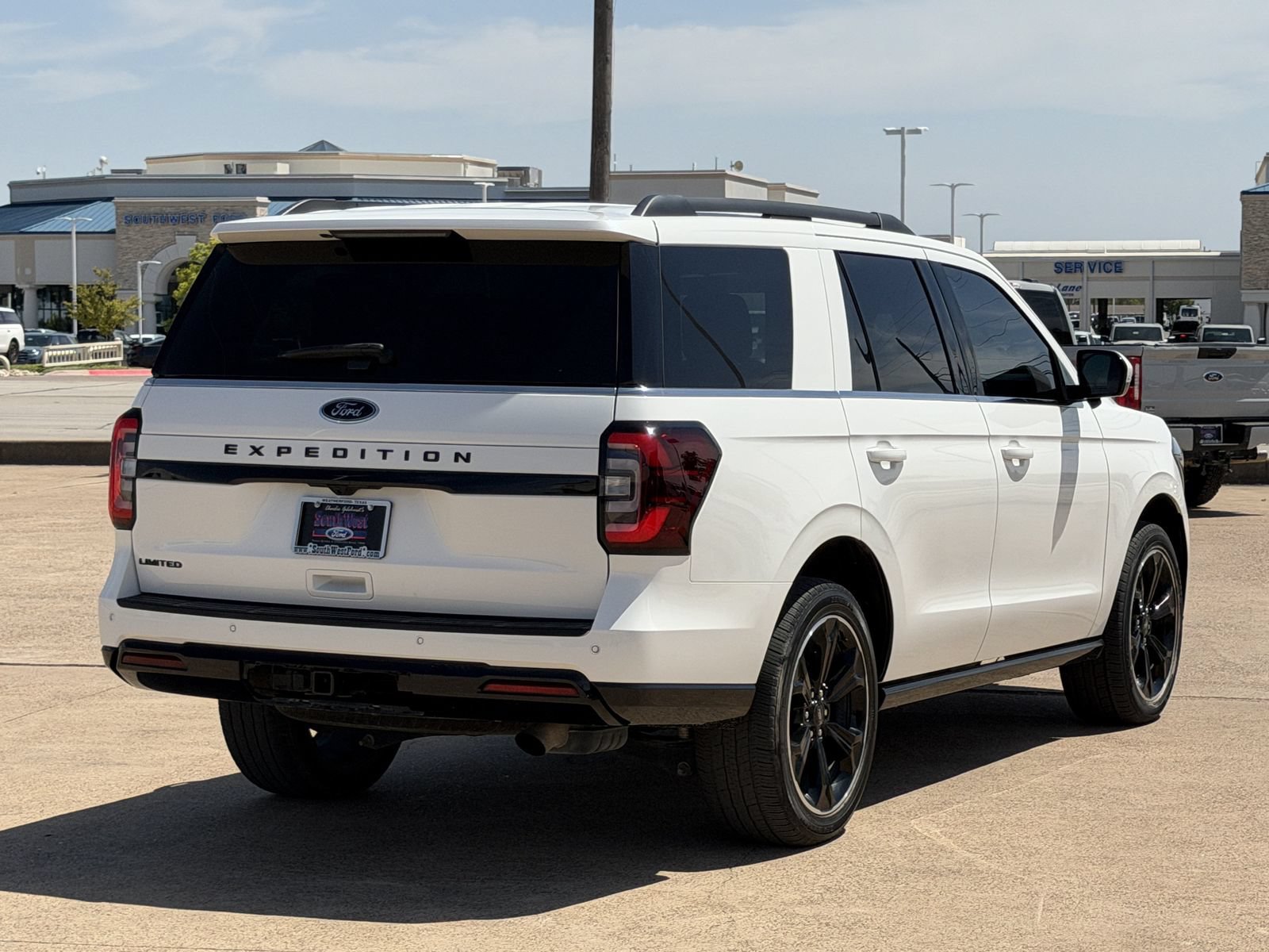 Used 2023 Ford Expedition Limited AWD/4WD image 4