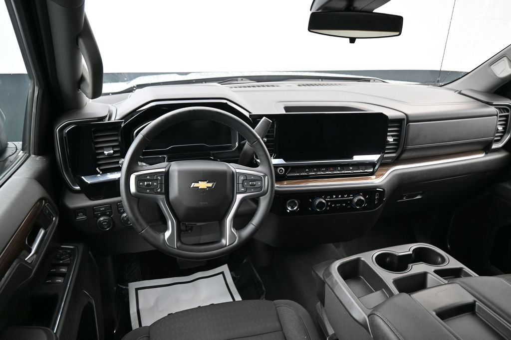 Used 2023 Chevrolet Silverado 1500 LT AWD/4WD image 11