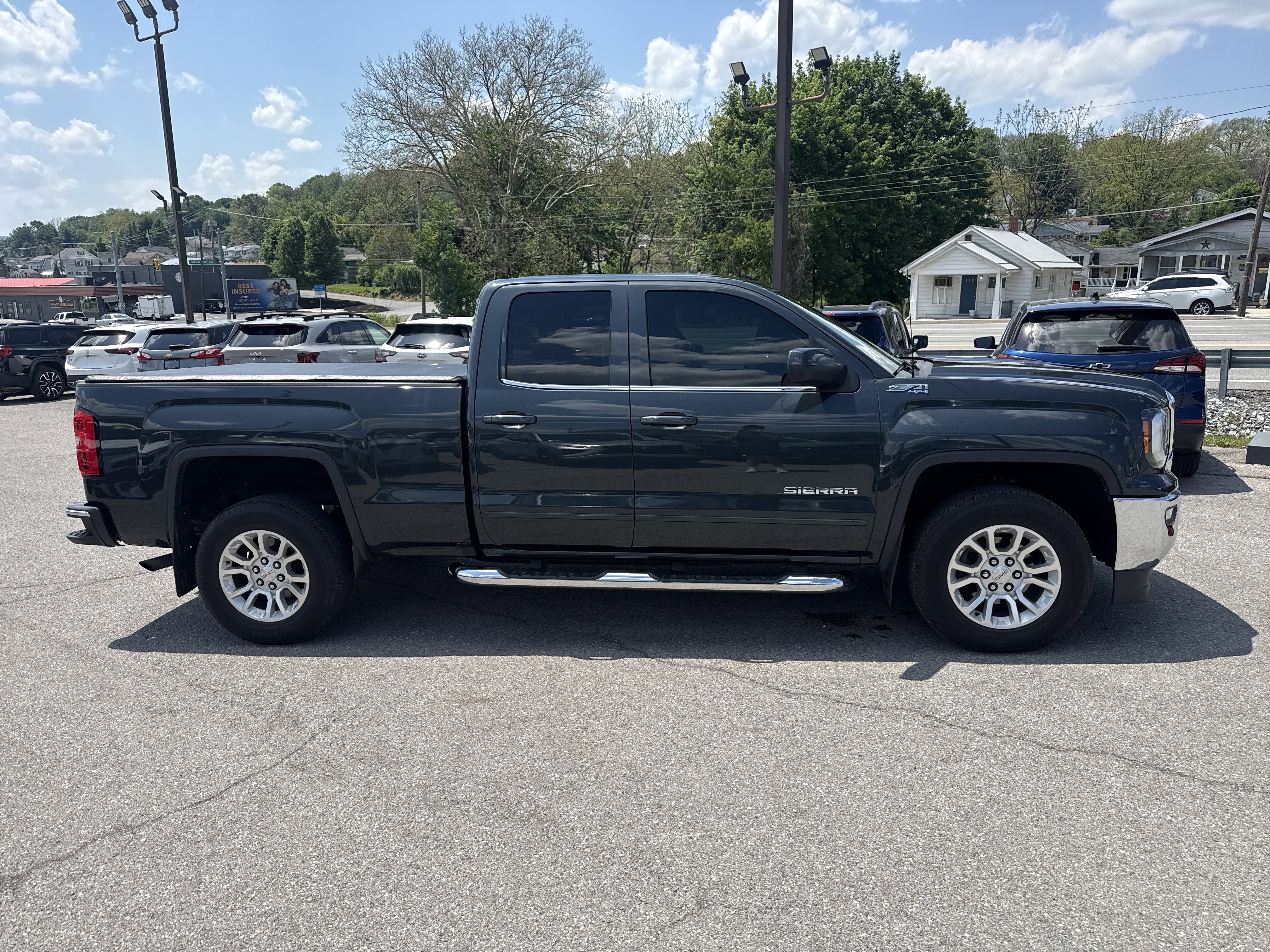 Used 2018 GMC Sierra 1500 SLE w/ SLE Value Package AWD/4WD image 2