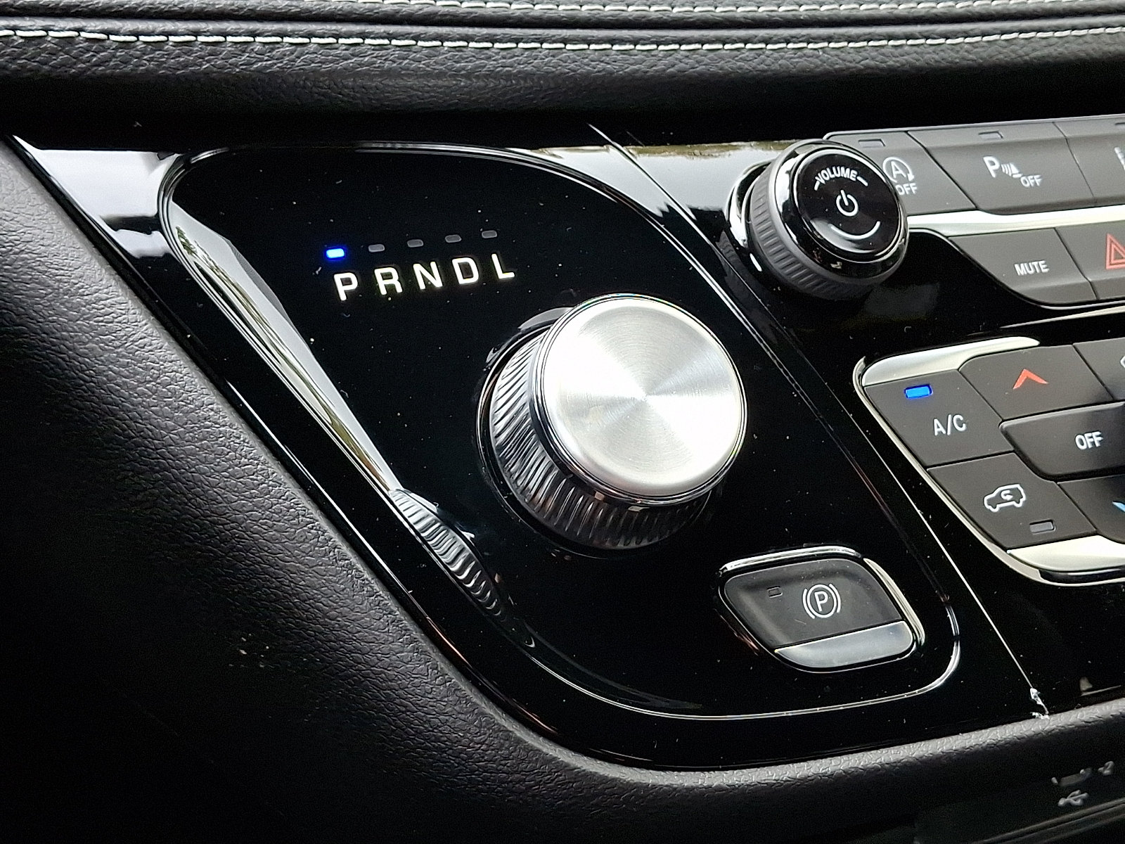 New 2027 Chrysler Pacifica Select FWD image 10
