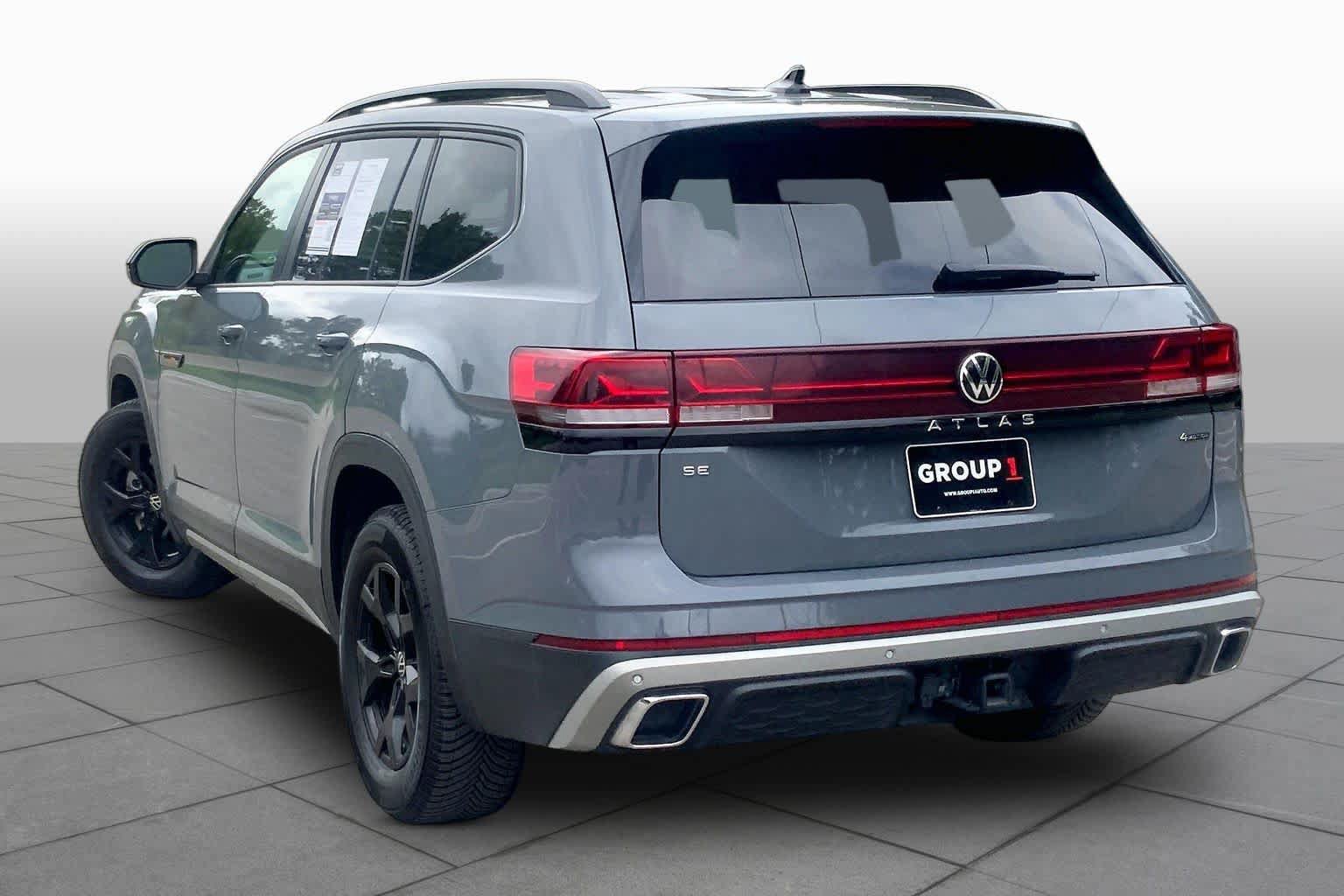 Used 2024 Volkswagen Atlas Peak Edition SE AWD/4WD image 11