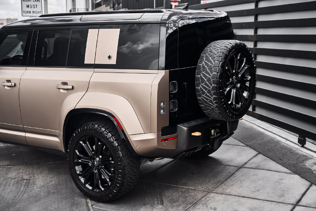 Used 2025 Land Rover Defender 110 AWD/4WD image 12