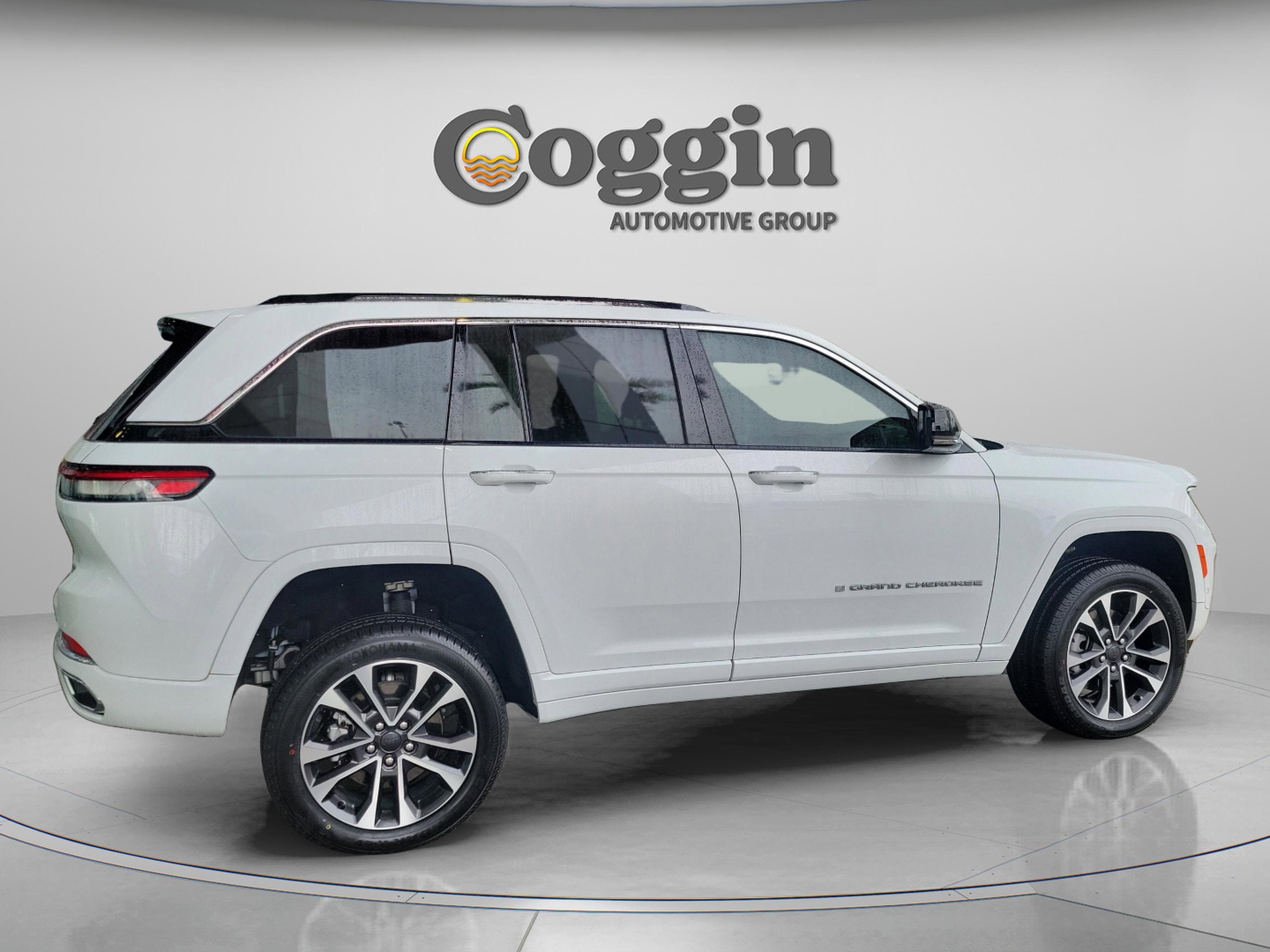 Used 2022 Jeep Grand Cherokee Overland w/ Luxury Tech Group IV image 4