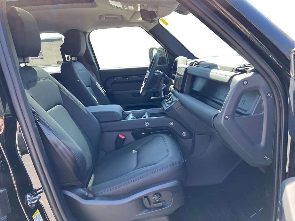 New 2025 Land Rover Defender 110 S image 30