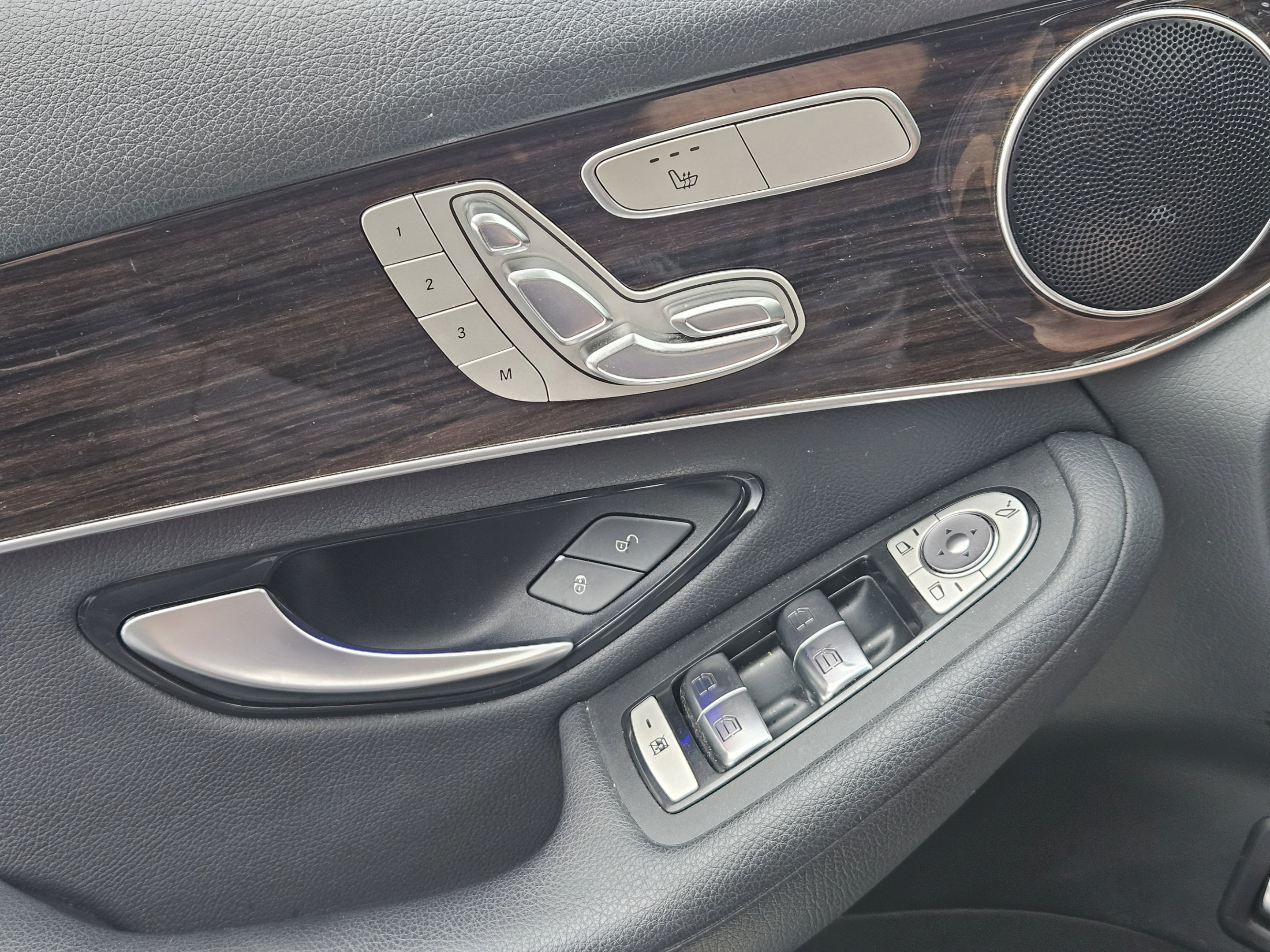 Used 2020 Mercedes-Benz GLC 300 image 16