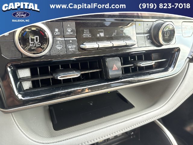Used 2023 Toyota Highlander XLE AWD/4WD image 30