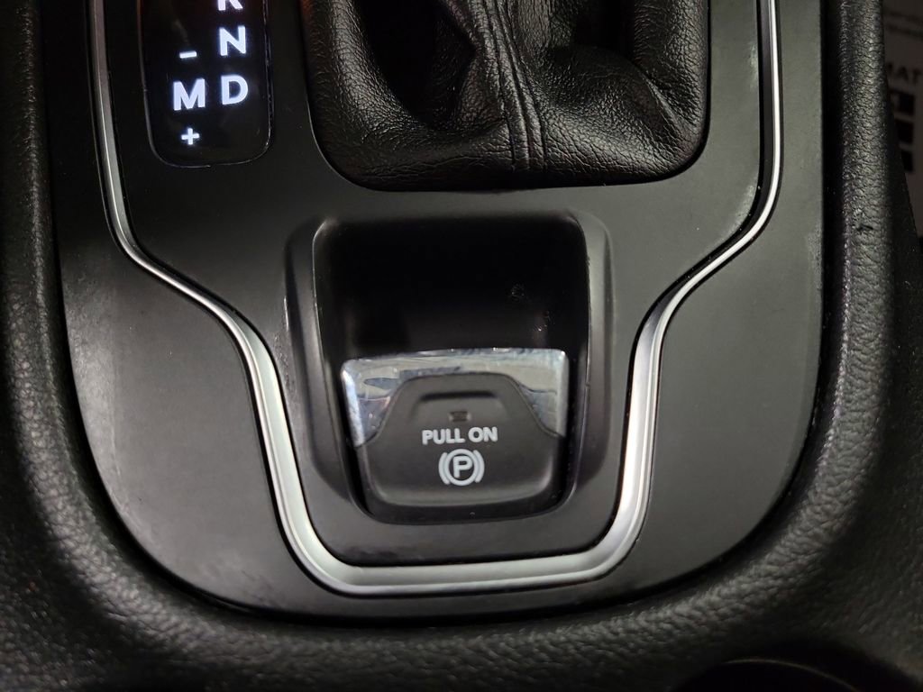 Used 2020 Jeep Cherokee Latitude FWD image 16