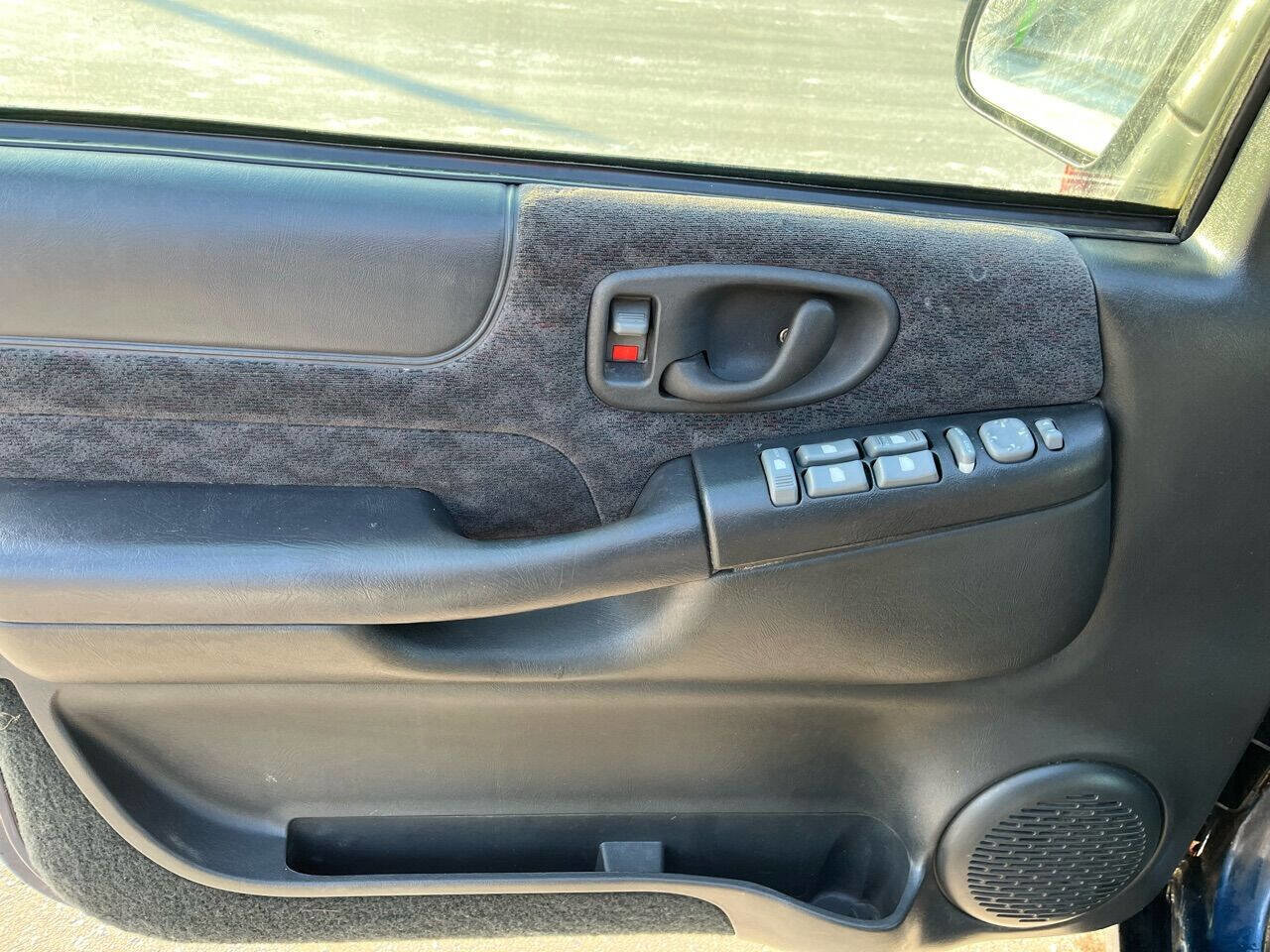 Used 2000 GMC Jimmy SLE image 27