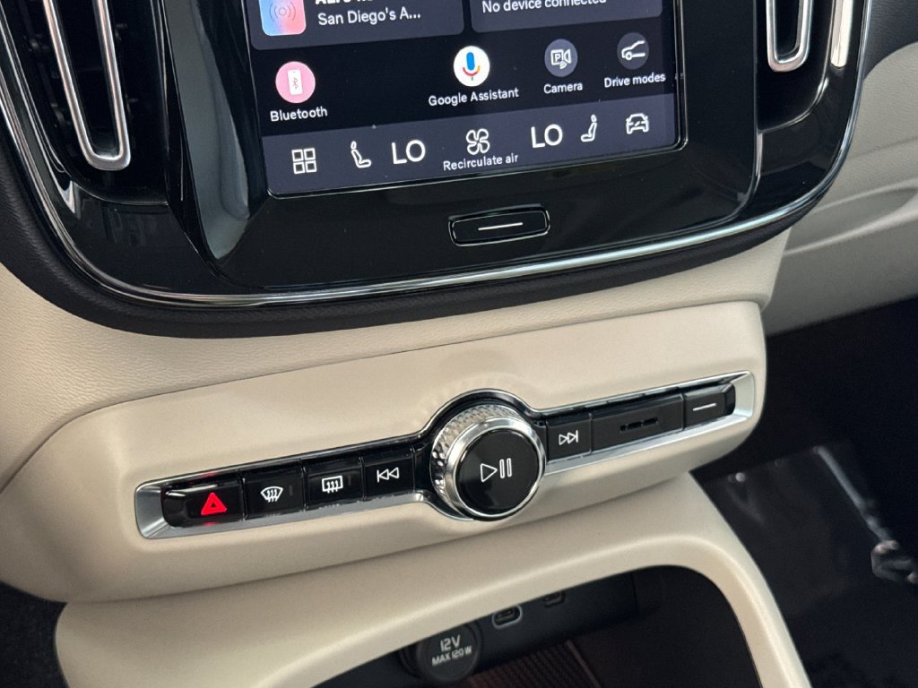 Certified 2024 Volvo XC40 B5 Ultimate w/ Protection Package Premier AWD/4WD image 20
