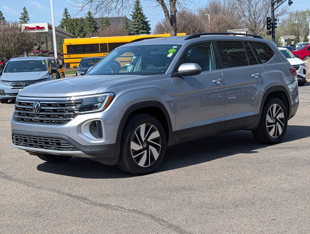 Used 2025 Volkswagen Atlas SE AWD/4WD image 4