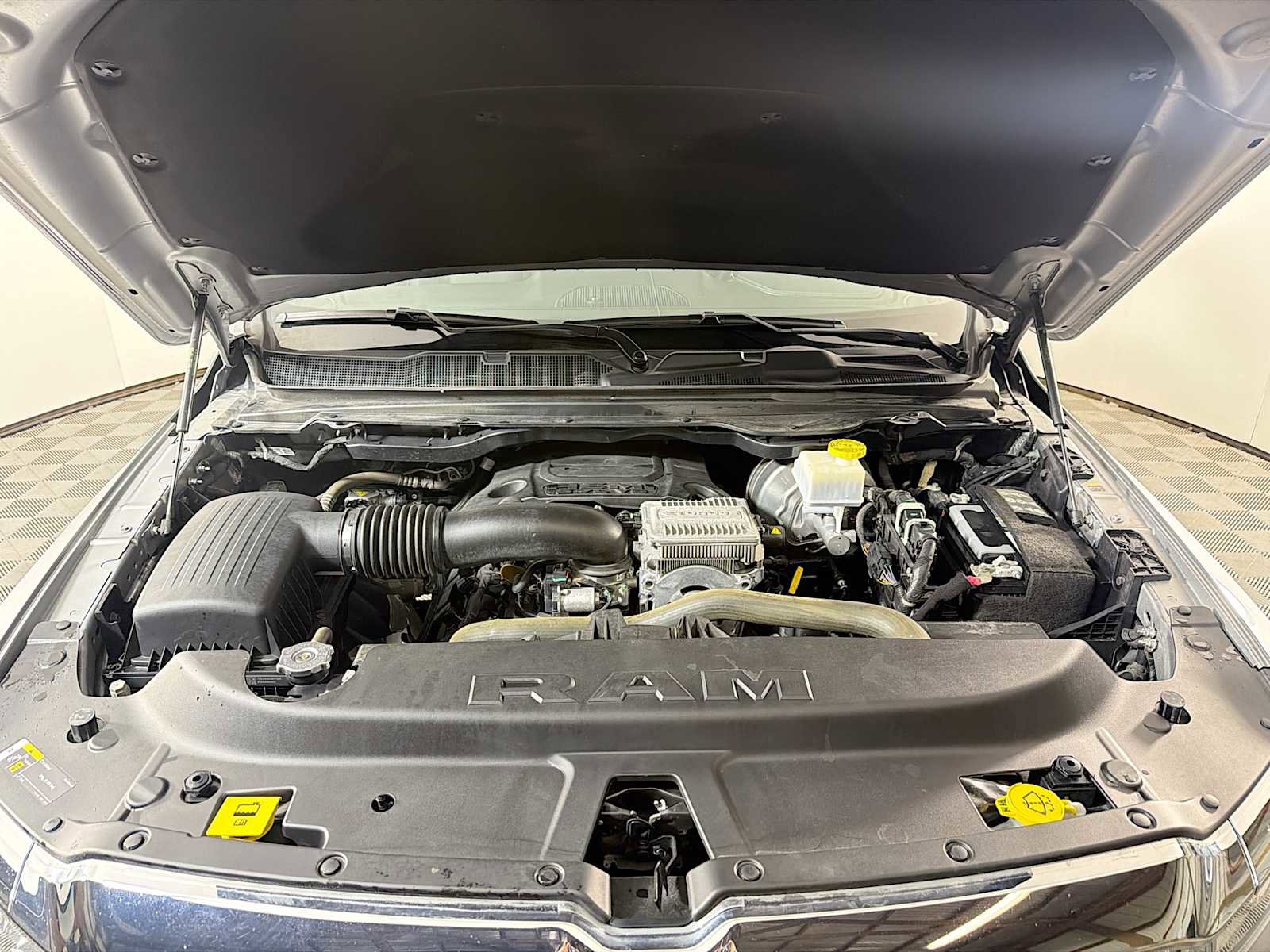 Used 2024 RAM 1500 Laramie RWD image 28