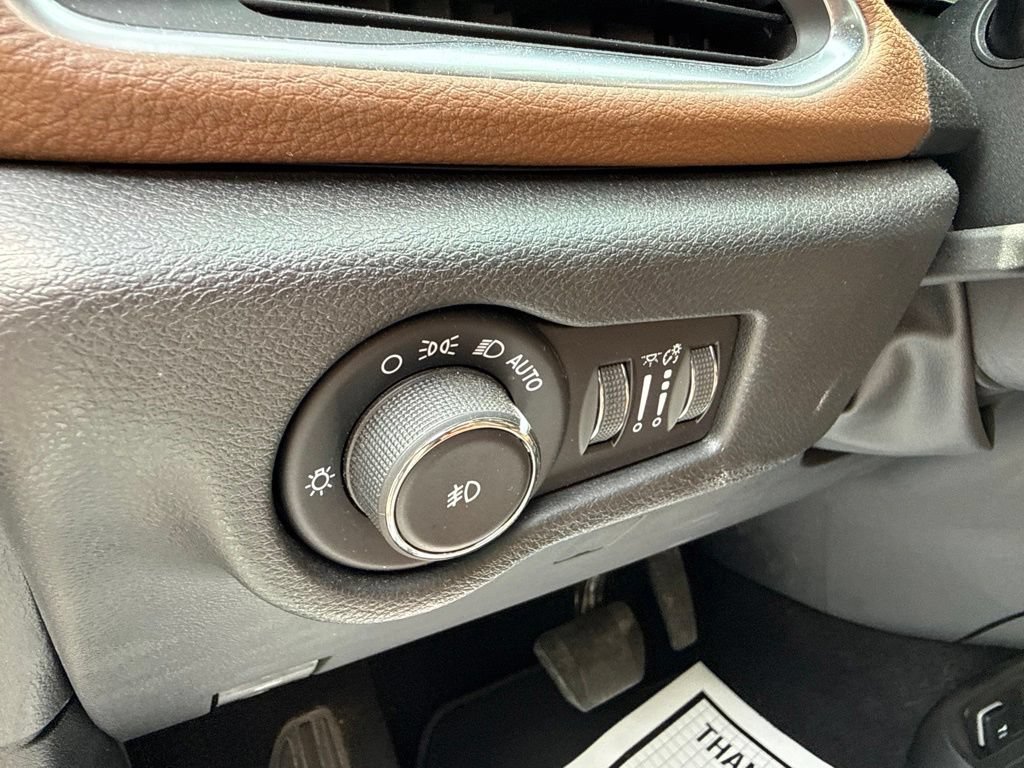 Used 2019 Chrysler Pacifica Limited w/ Advanced Safetytec Group FWD image 22