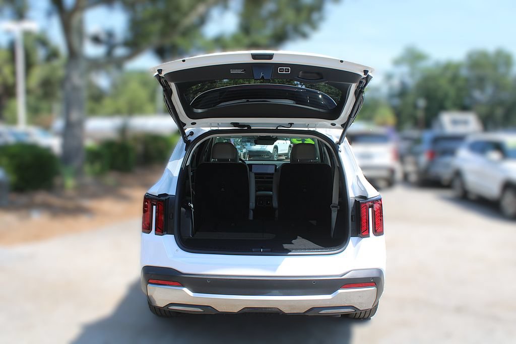 Certified 2025 Kia Sorento EX w/ Panoramic Sunroof Package FWD image 9