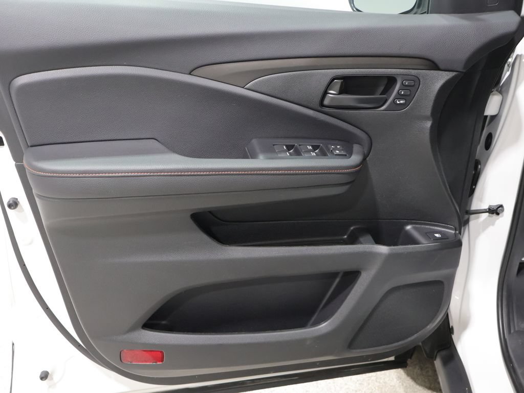 Used 2025 Honda Ridgeline TrailSport image 13