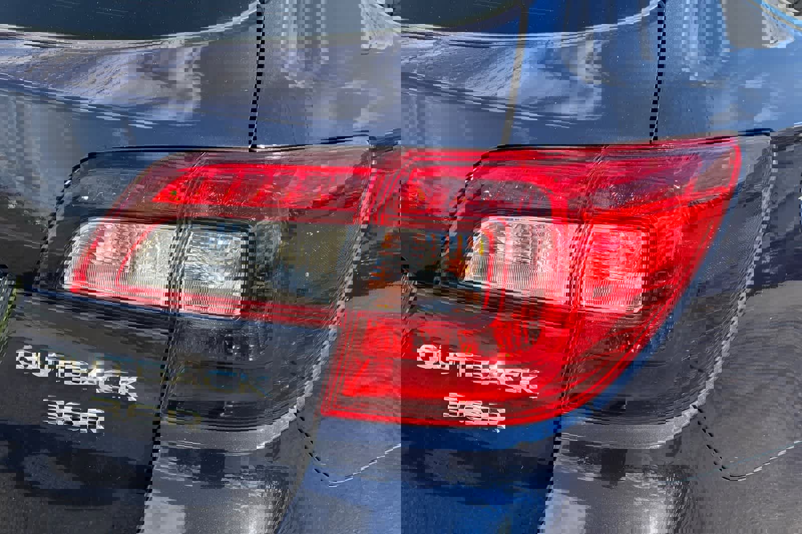 Used 2018 Subaru Outback 3.6R Touring w/ Popular Package #3 image 37