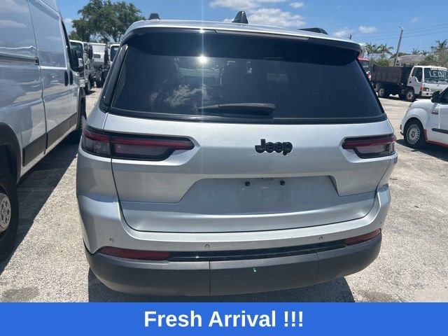 Used 2023 Jeep Grand Cherokee L Laredo RWD image 9
