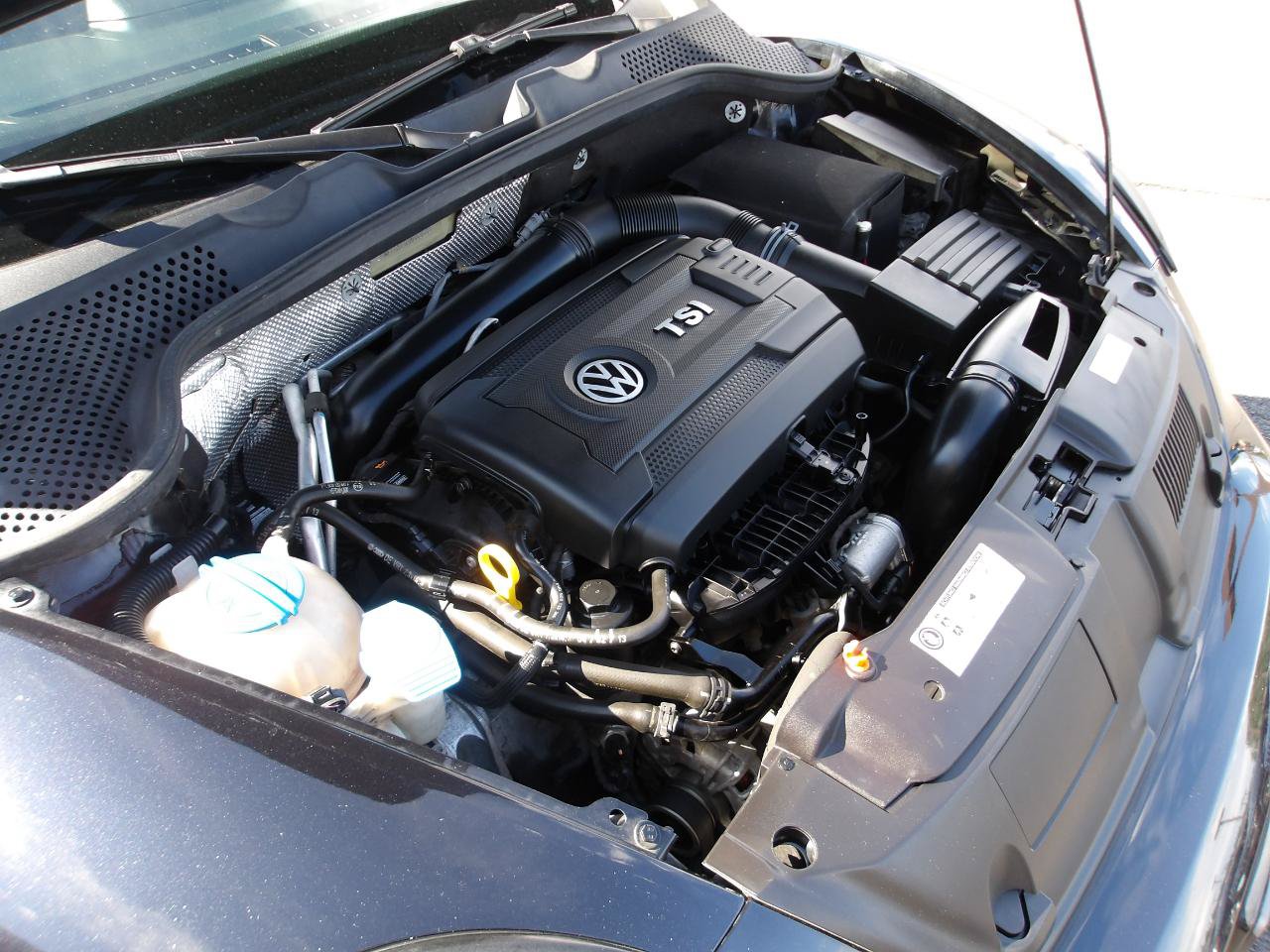Used 2013 Volkswagen Beetle Turbo FWD image 21