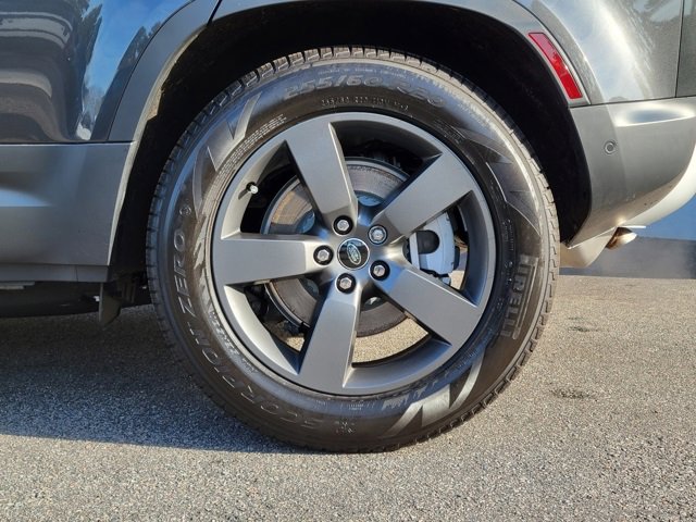 Used 2025 Land Rover Defender 110 S image 13