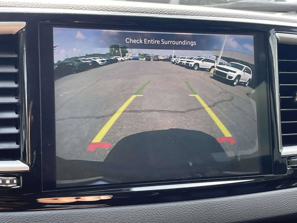 Certified 2024 Chrysler Pacifica Touring-L FWD image 34