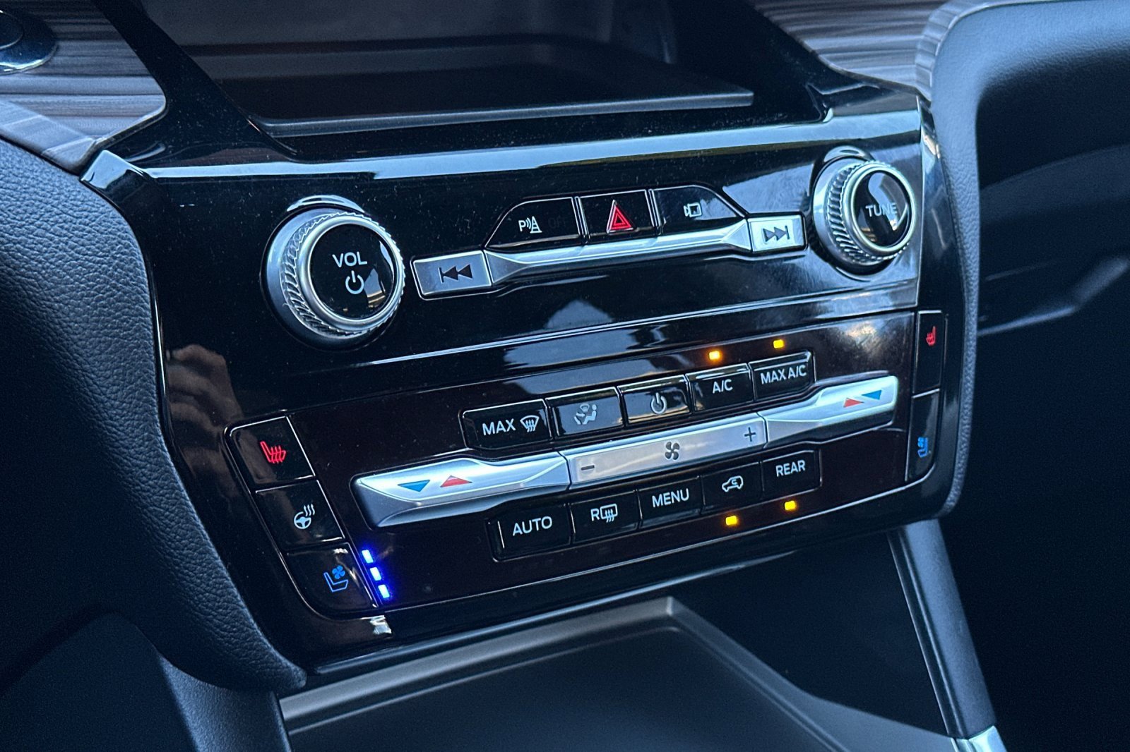 Used 2022 Ford Explorer Limited w/ Hybrid Equipment Group 310A image 21