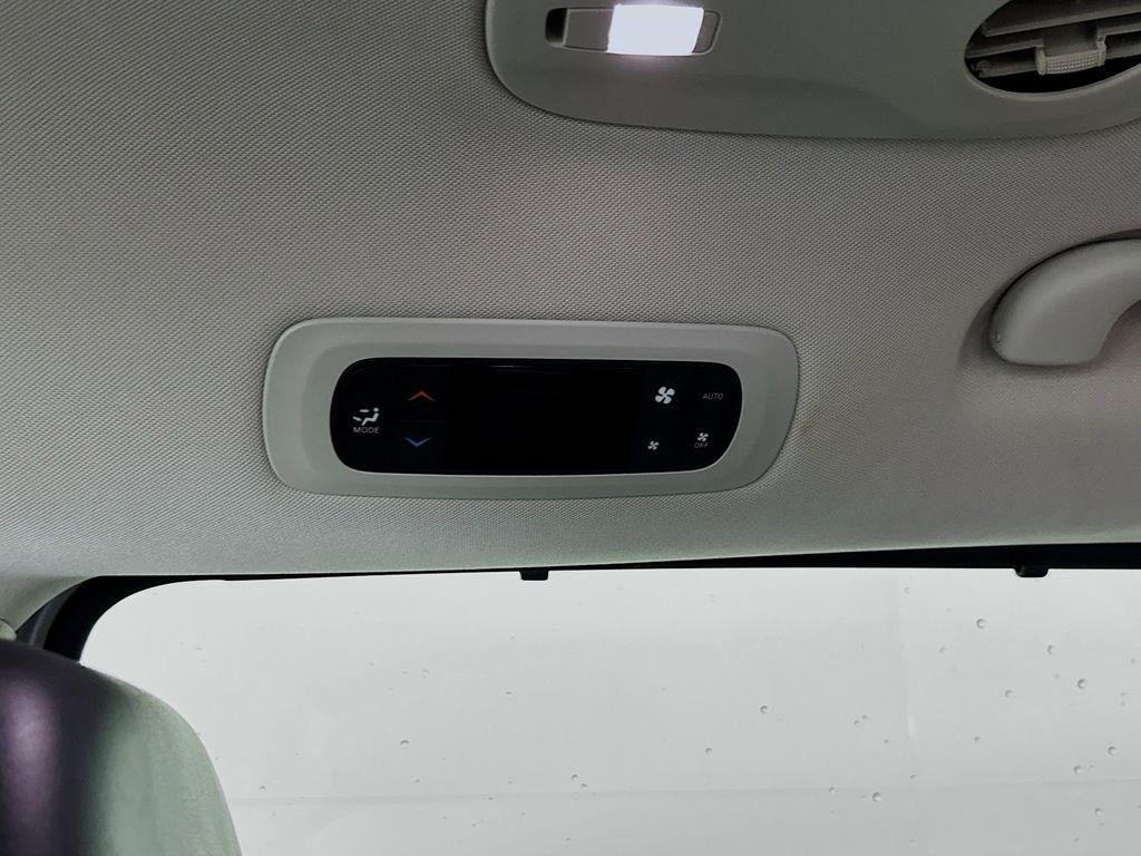 Certified 2024 Chrysler Pacifica Touring-L image 35