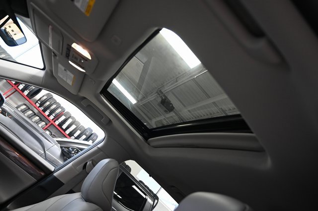 Used 2023 Toyota Highlander Limited image 22
