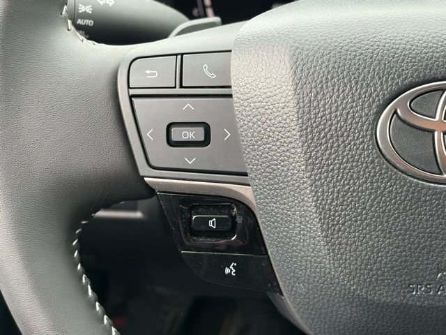 Used 2025 Toyota Camry SE image 16