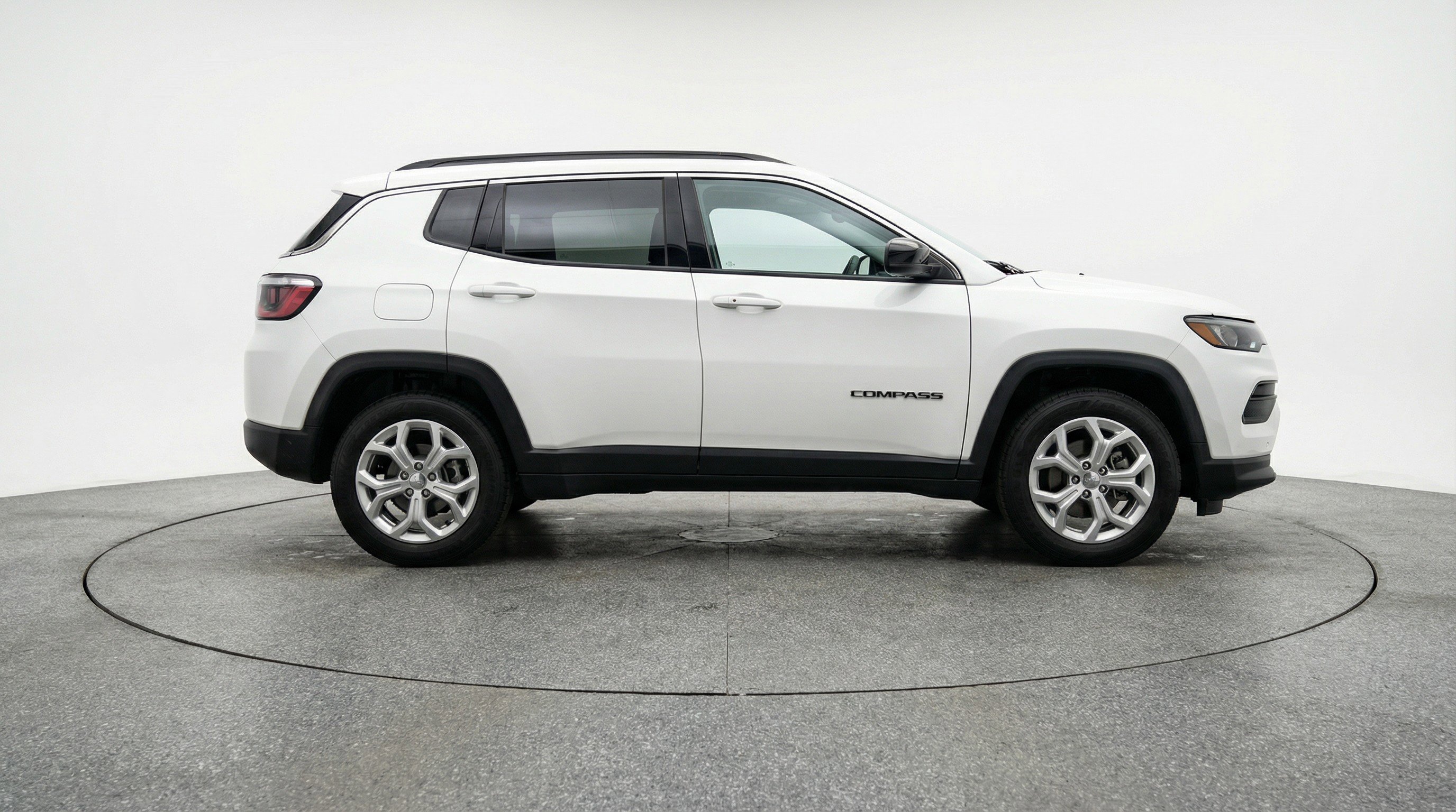 Used 2025 Jeep Compass Latitude image 11