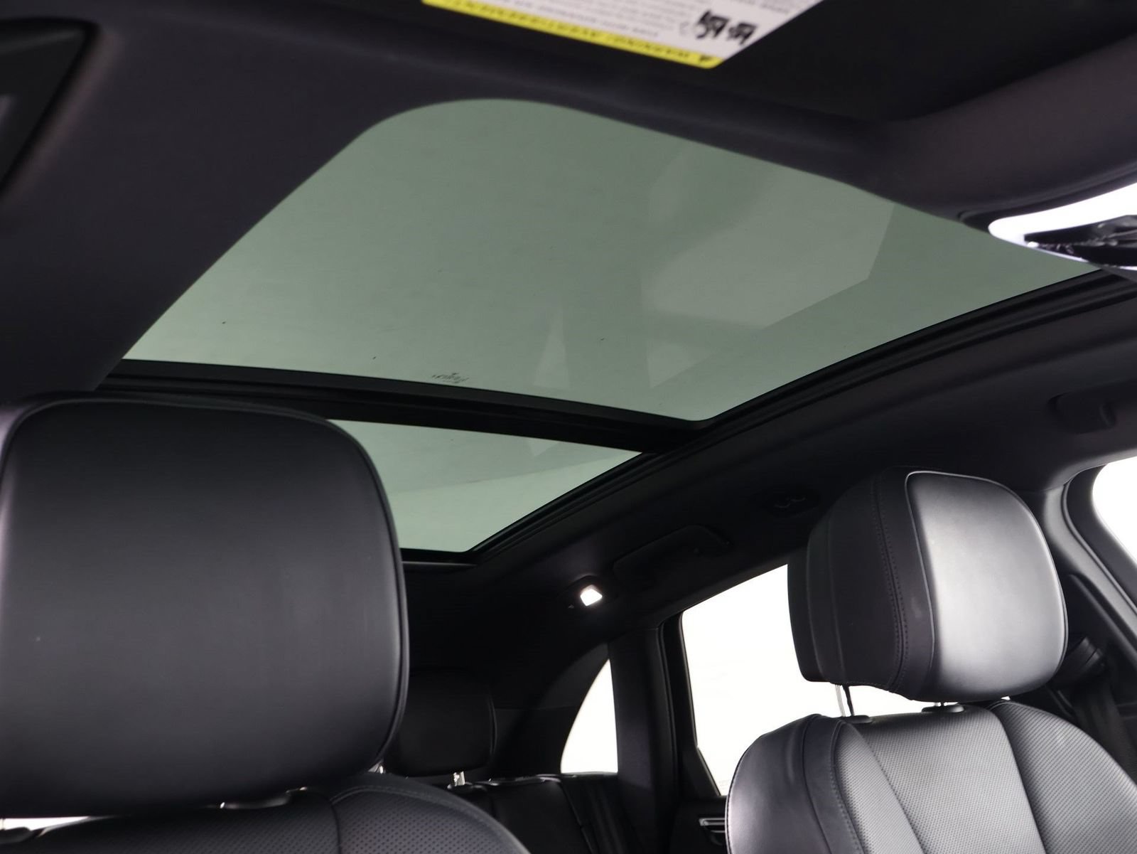 Certified 2023 Porsche Macan S AWD/4WD image 25