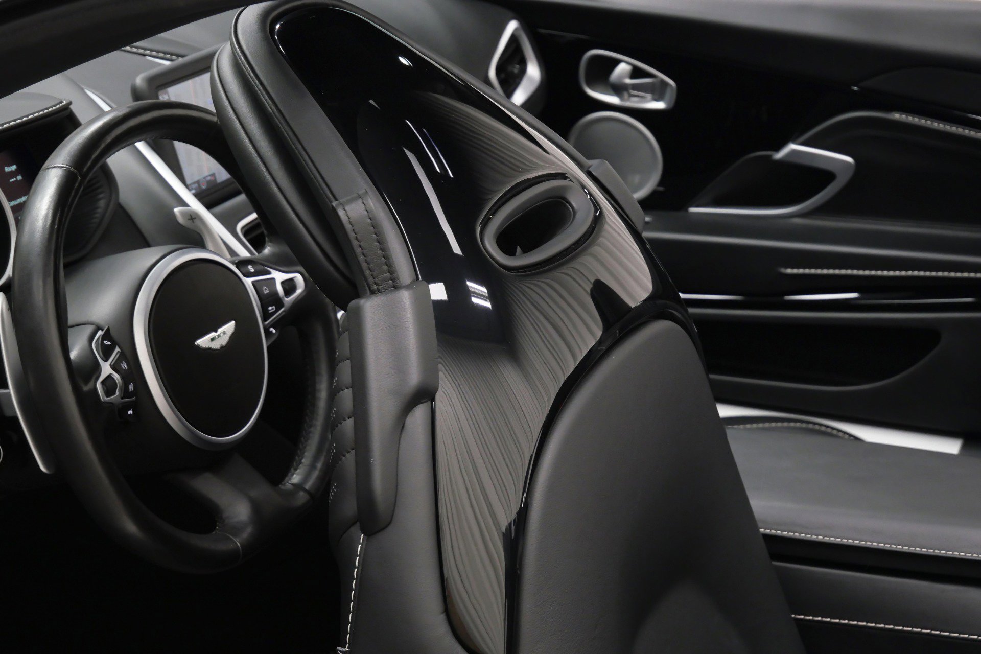 Used 2019 Aston Martin DB11 Volante image 33