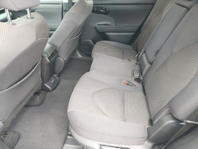 Used 2023 Toyota Highlander LE FWD image 26