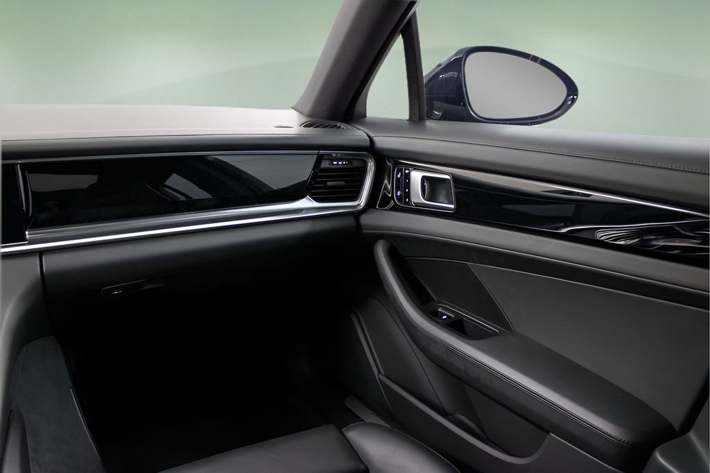 Used 2020 Porsche Panamera 4 AWD/4WD image 18
