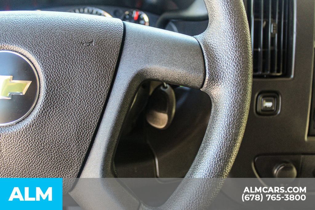 Used 2025 Chevrolet Express 3500 LT w/ LT Preferred Equipment Group RWD image 24