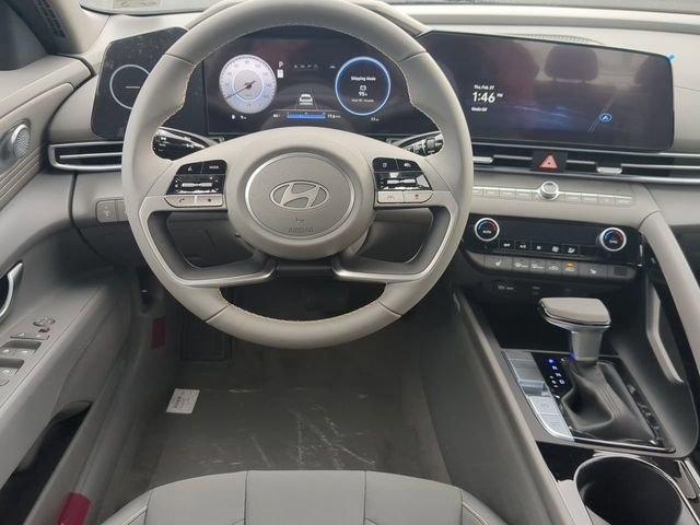Used 2025 Hyundai Elantra SEL FWD image 14