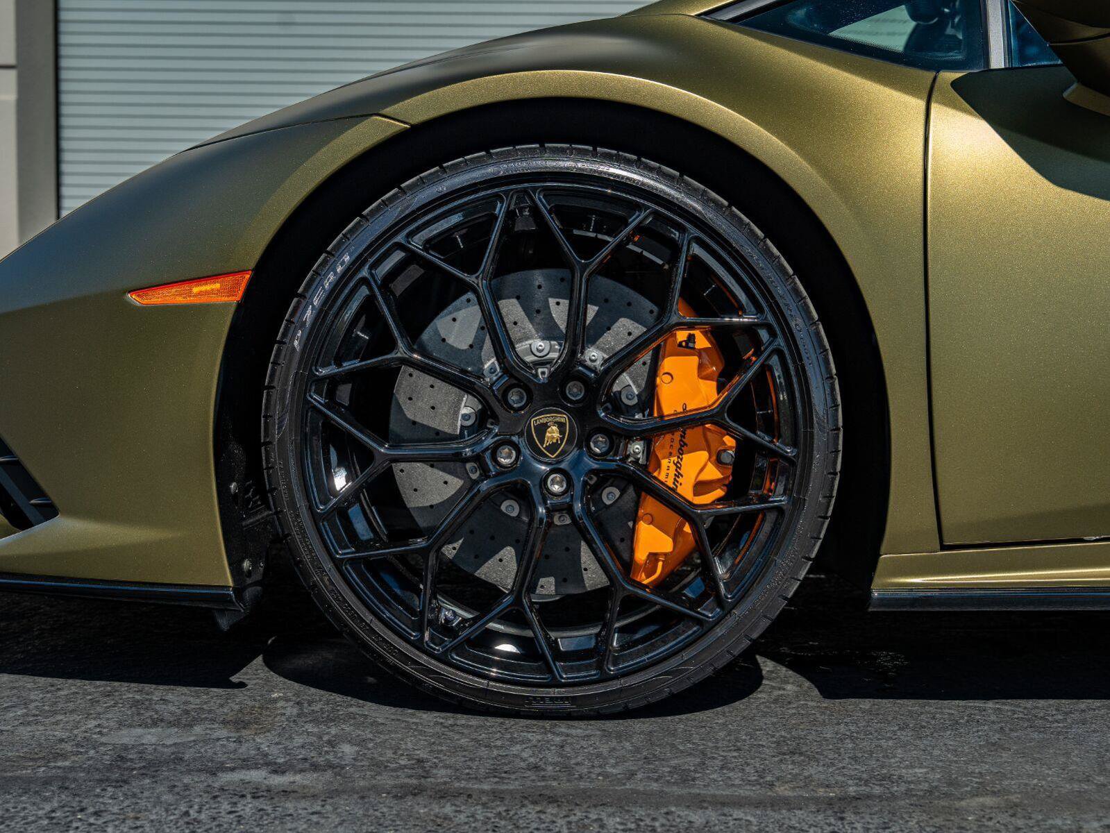 Used 2023 Lamborghini Huracan EVO RWD image 15