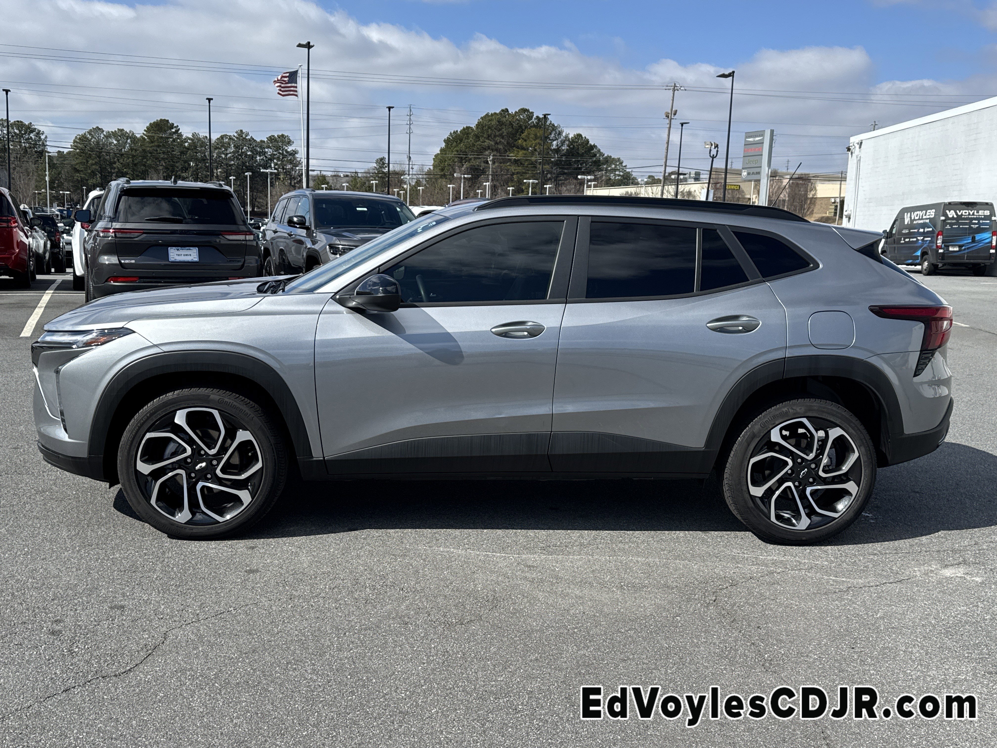 Used 2025 Chevrolet Trax RS w/ Driver Confidence Package image 7