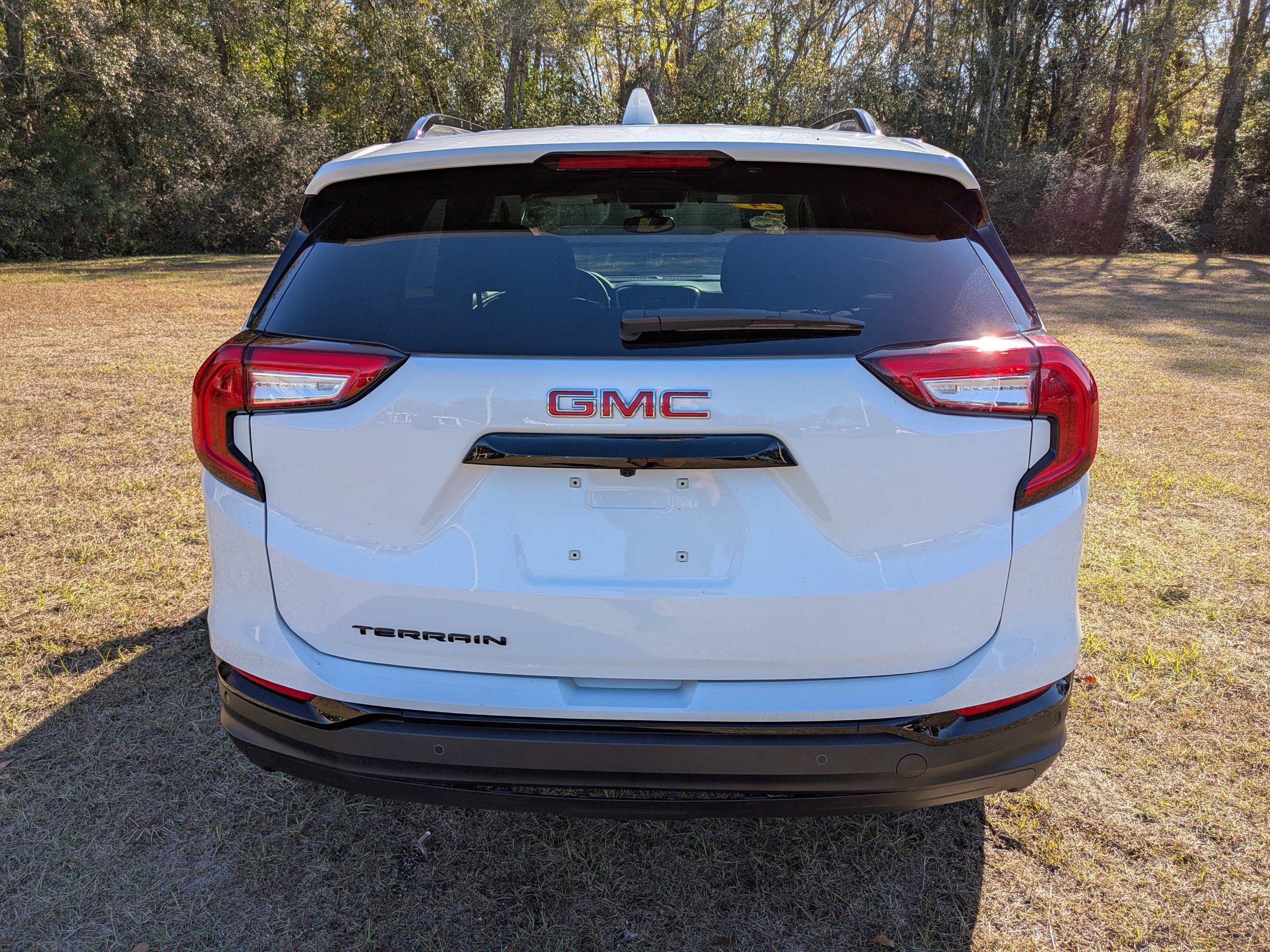 Used 2024 GMC Terrain SLE w/ Driver Convenience Package image 5