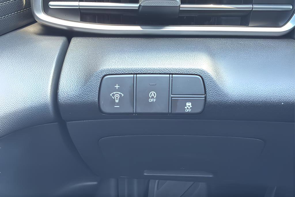 Certified 2025 Hyundai Elantra SE image 28