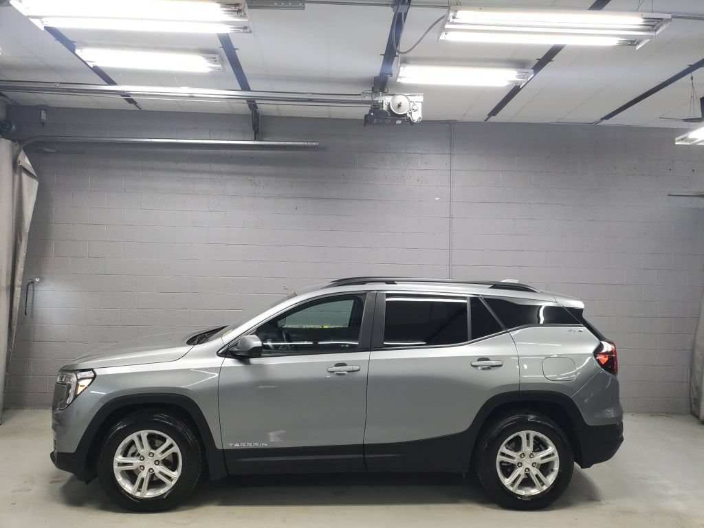 Used 2023 GMC Terrain SLE w/ Driver Convenience Package FWD image 16
