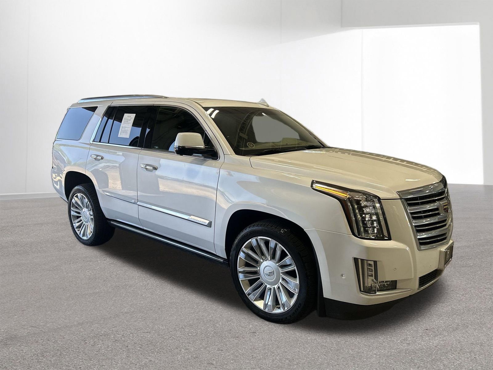 Used 2018 Cadillac Escalade Platinum AWD/4WD image 9