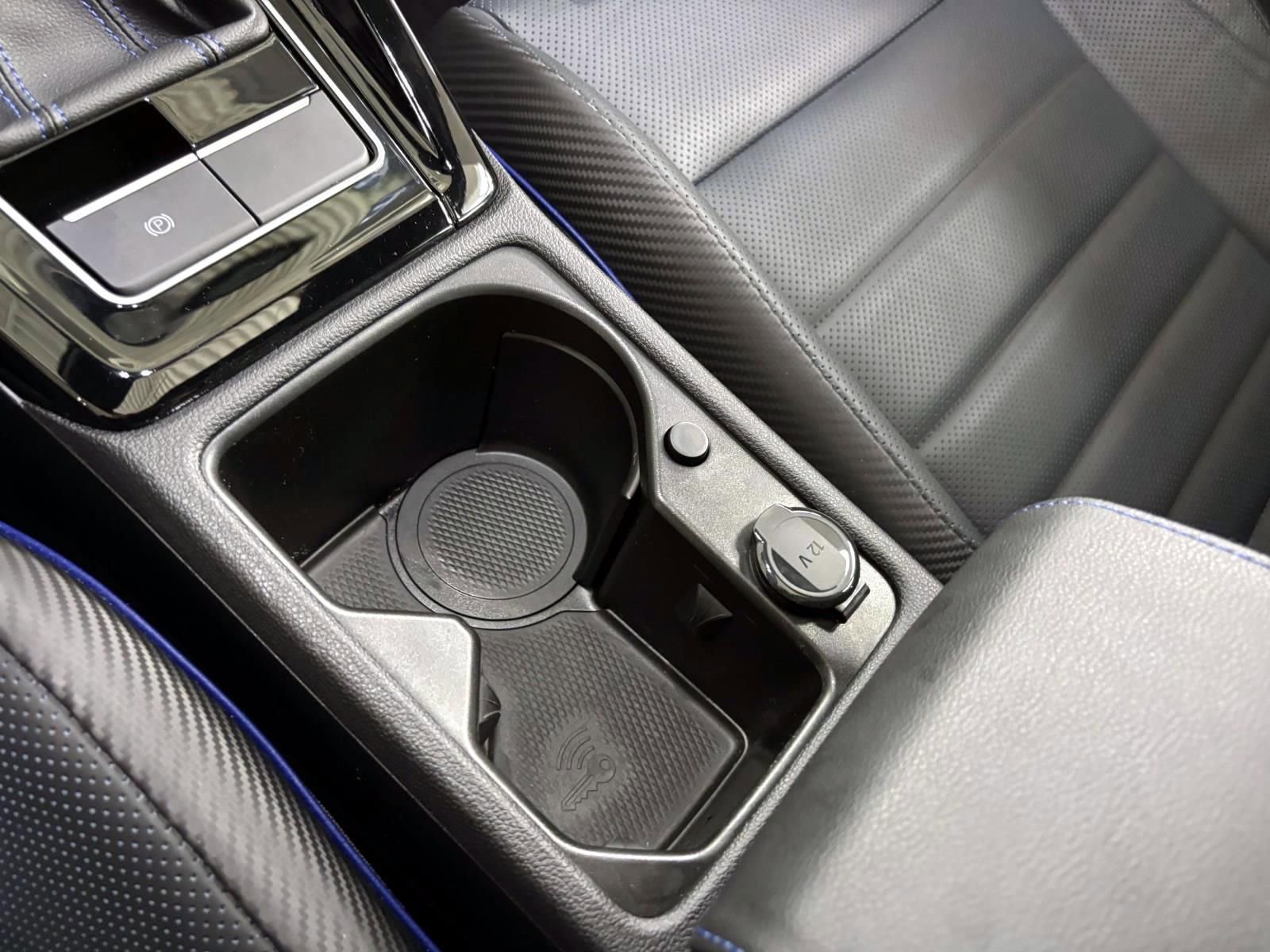 Used 2024 Volkswagen Golf R image 23