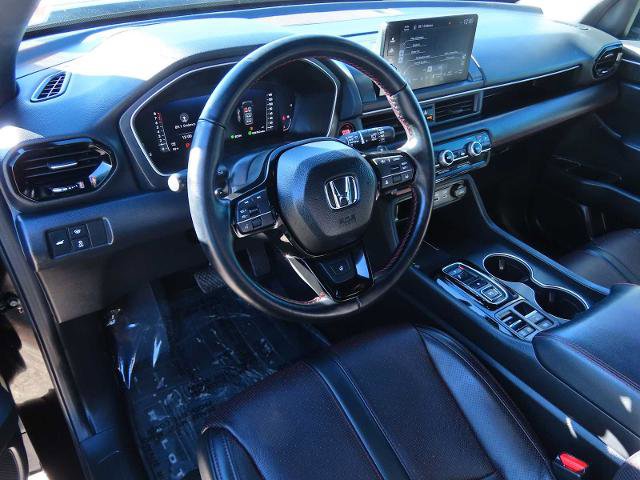 Used 2025 Honda Pilot Black Edition image 2