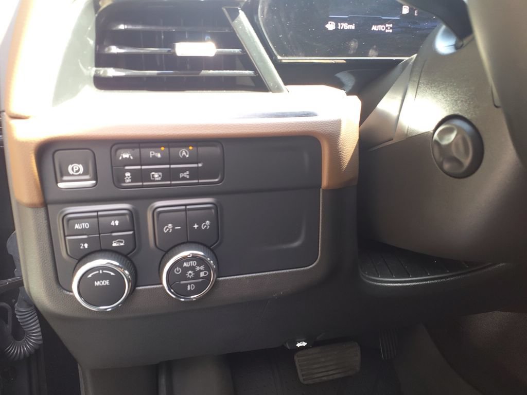 Used 2025 Chevrolet Tahoe High Country AWD/4WD image 27