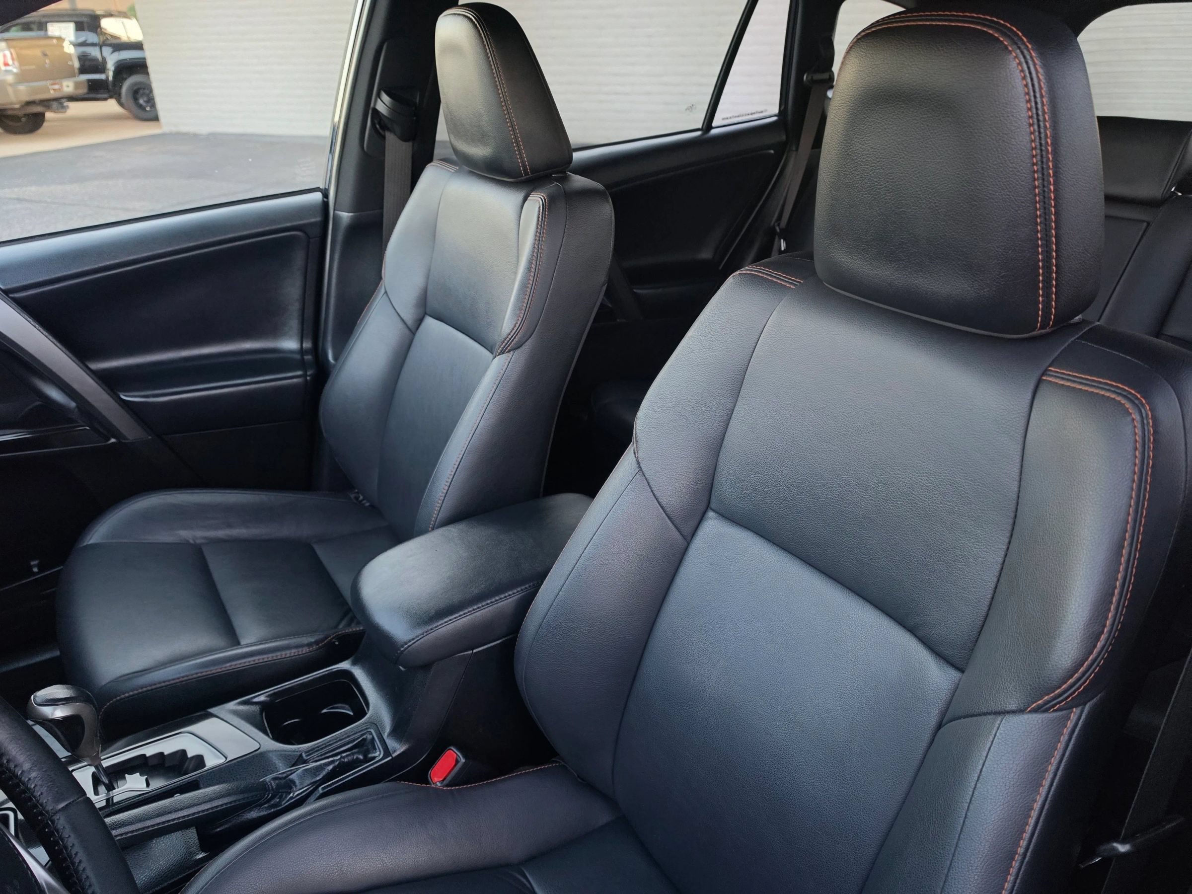 Used 2018 Toyota RAV4 SE FWD image 15