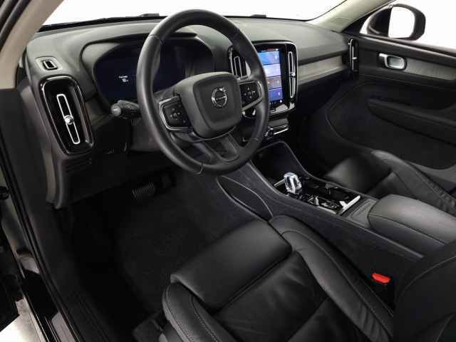 Certified 2023 Volvo XC40 B5 Plus w/ Protection Package Premier image 18