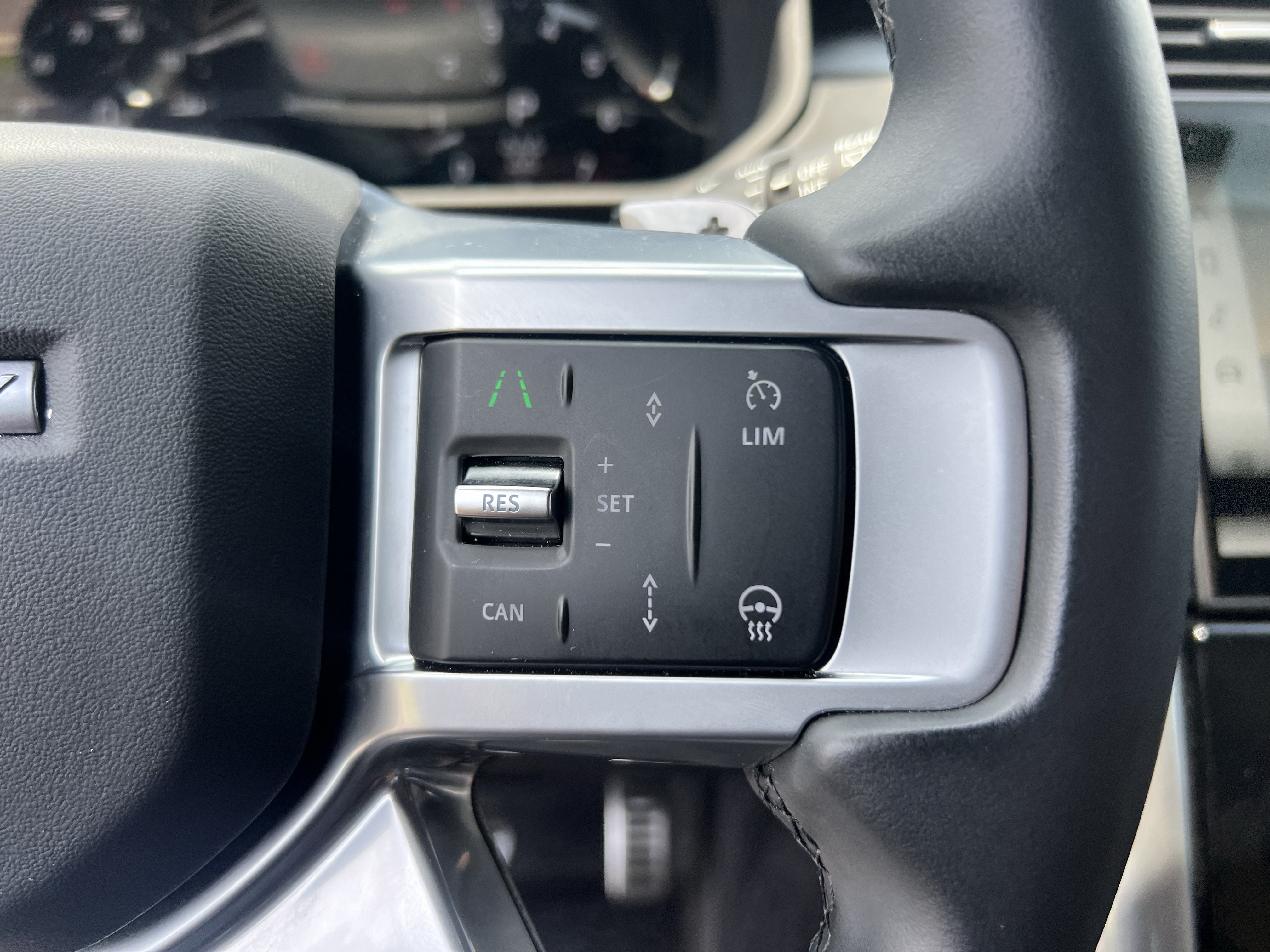 Certified 2025 Land Rover Discovery Dynamic SE AWD/4WD image 23