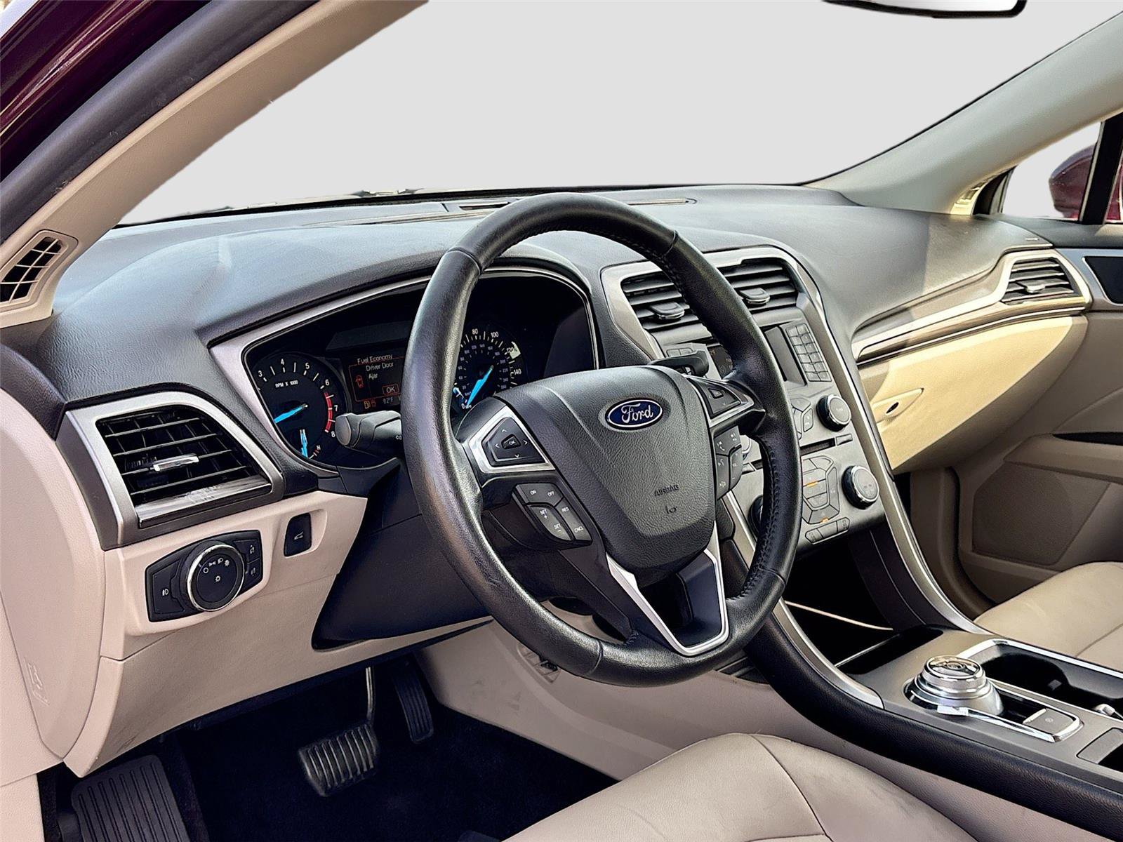 Used 2017 Ford Fusion SE FWD image 9